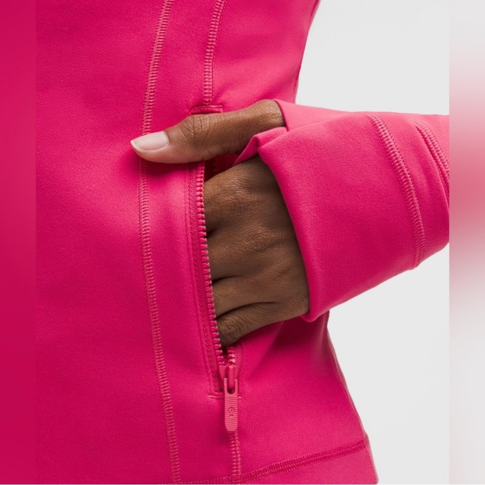 LULULEMON Define Jacket - Nulu - Raspberry
Coulis NWT SIZE: 8 - Picture 3 of 9